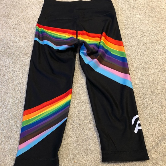 NWOT WITH Peloton Pride Flag Noir Capri Reversible Leggings - Picture 8 of 10